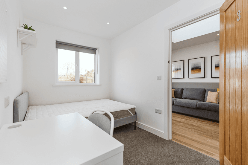 Eighth Avenue, Bristol - Image 4