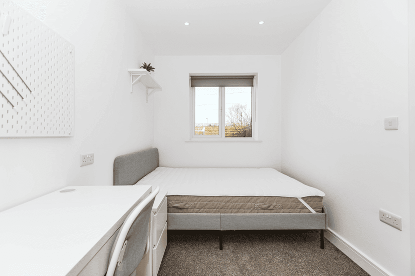 Eighth Avenue, Bristol - Image 7