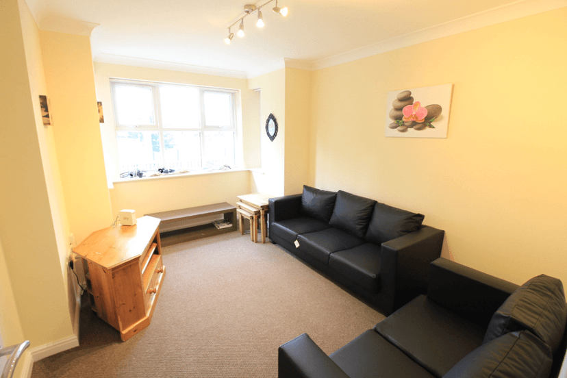 6 Bandy Fields Place M7 2ZT - Image 2