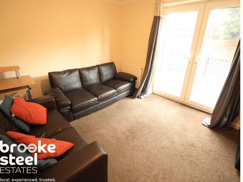 39 Bandy Fields Place, Salford - Image 3