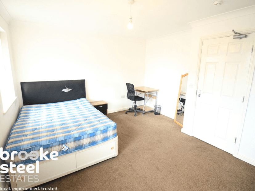 39 Bandy Fields Place, Salford - Image 7