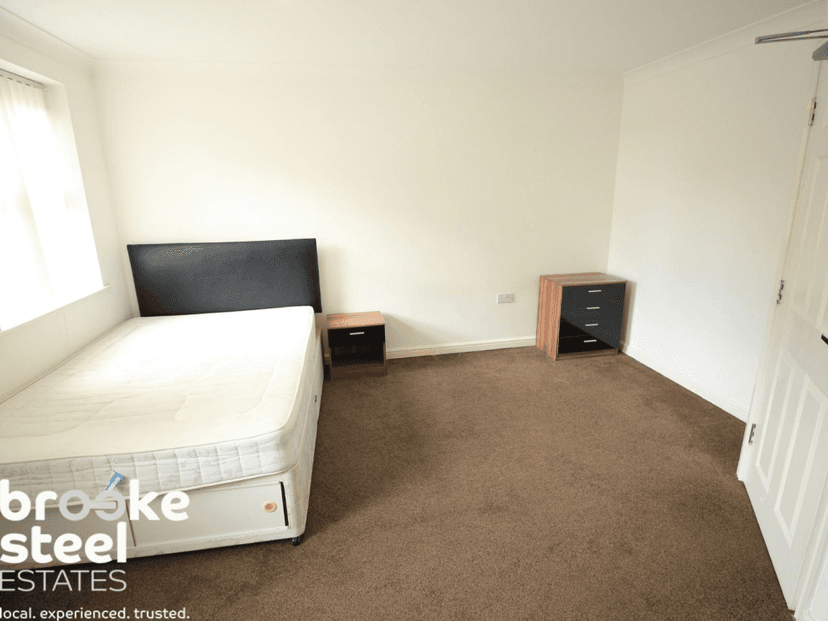 39 Bandy Fields Place, Salford - Image 8