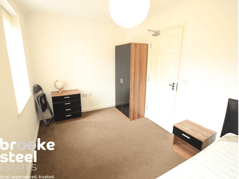 39 Bandy Fields Place, Salford - Image 9