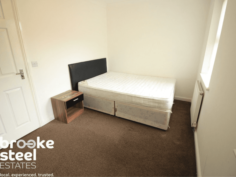 39 Bandy Fields Place, Salford - Image 12