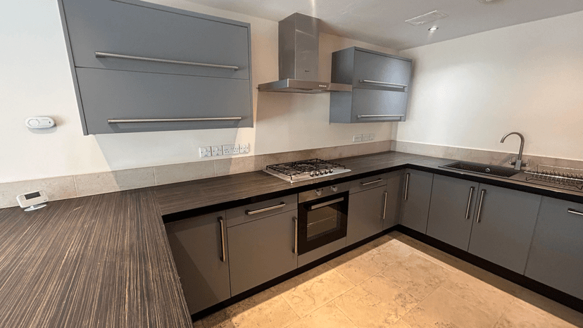 68 Eastleigh Road, Leicester - Image 2