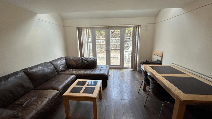 70 Eastleigh Road, Leicester - Image 3