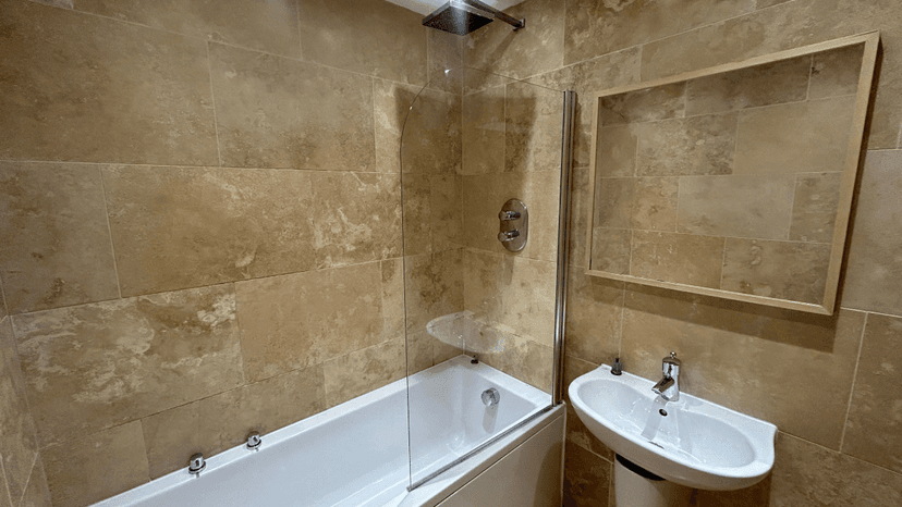 70 Eastleigh Road, Leicester - Image 17