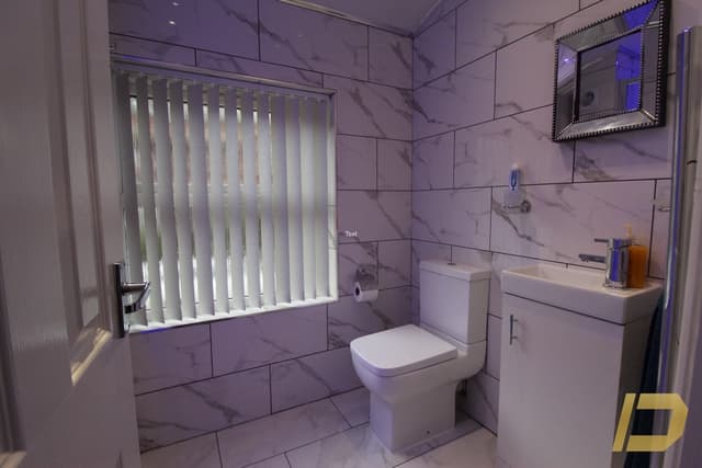 F2 - 181 HYDE PARK ROAD  - Image 2