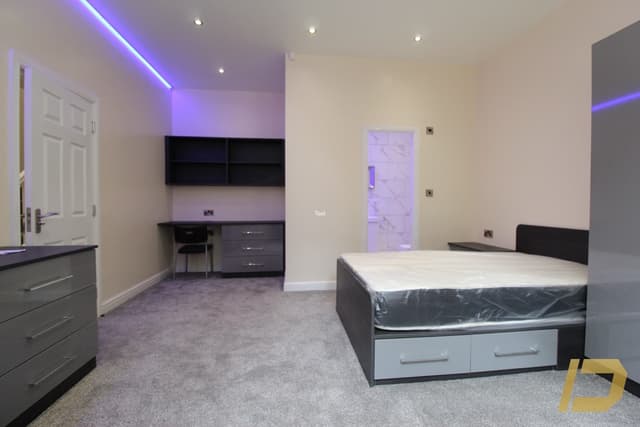 F2 - 181 HYDE PARK ROAD  - Image 4