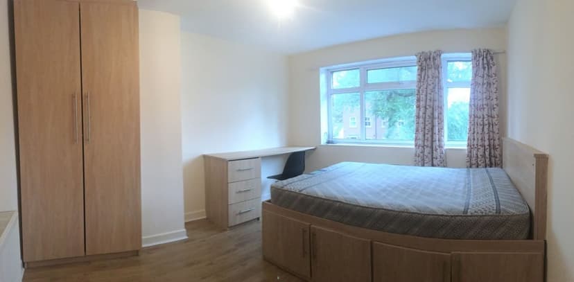 Clifton Avenue - Image 7