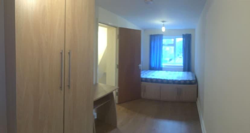 Clifton Avenue - Image 6