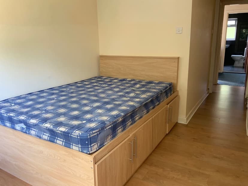 Clifton Avenue - Image 9