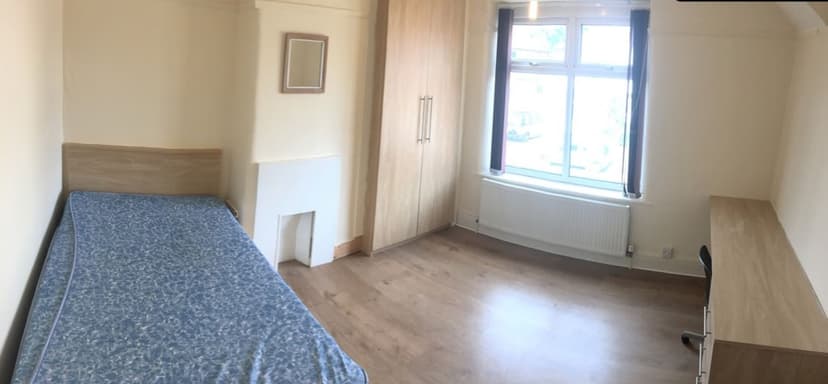 Leeshall Crescent - Image 3