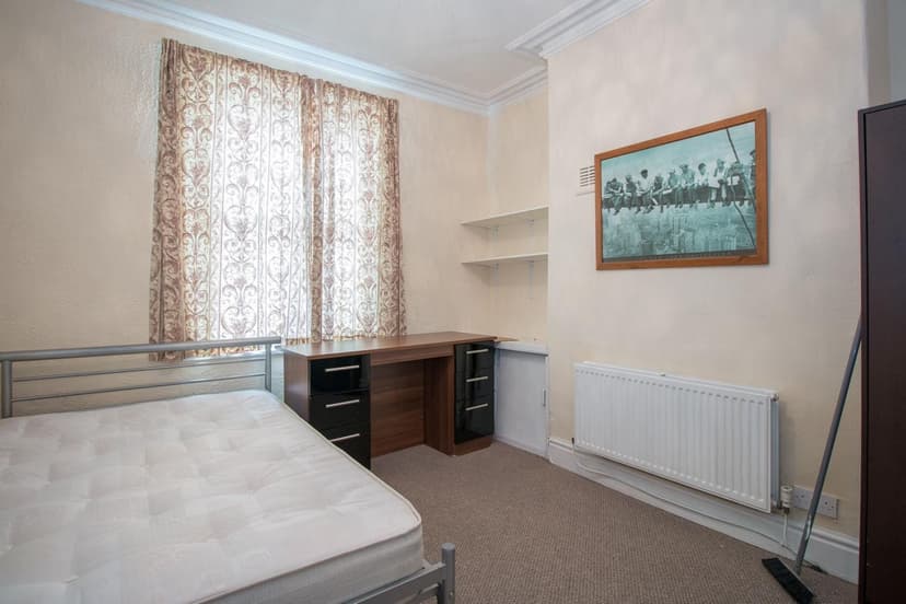 Hill Street - Image 4