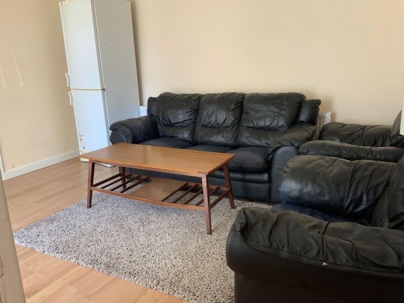 Leeshall crescent - Image 2