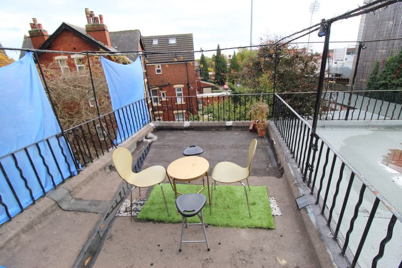 236 Kirkstall Lane, Leeds - Image 8