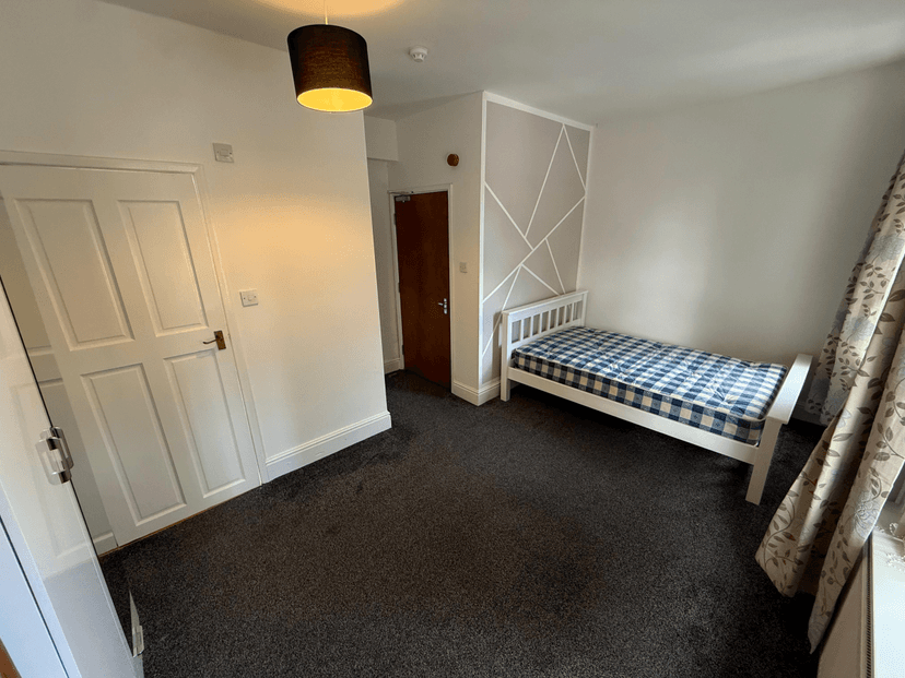 160 Harlaxton Drive, Nottingham - Image 7