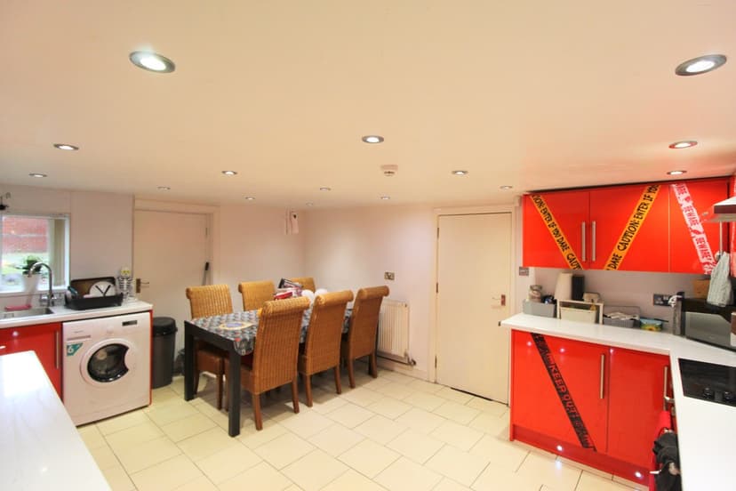 236 Kirkstall Lane, Leeds - Image 11