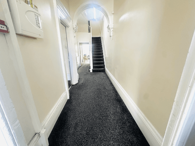 BIG 9 BED PROPERTY IN HEADINGLEY  - Image 5