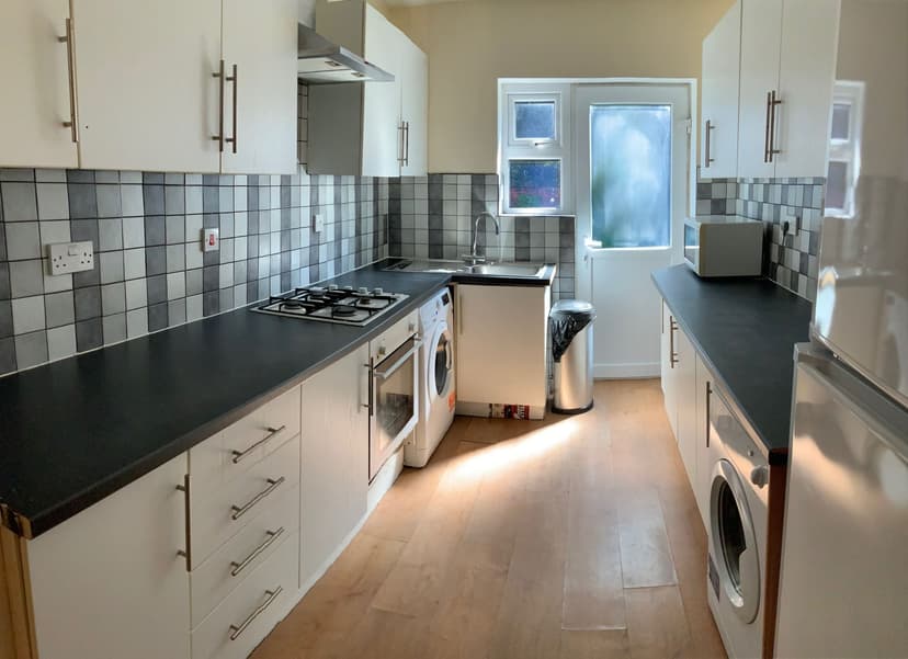 Clifton Avenue - Image 1