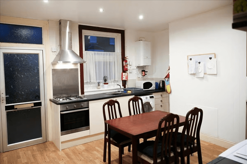 Beechwood Terrace, Leeds - Image 17