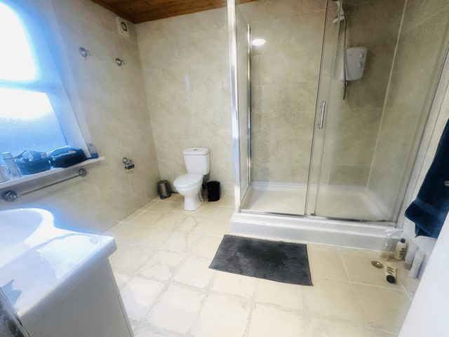 236 Kirkstall Lane, Leeds - Image 22