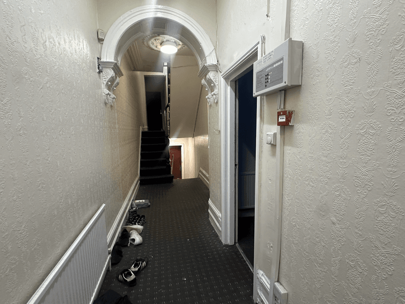 8 BEDROOM BIG PROPERTY  - Image 6