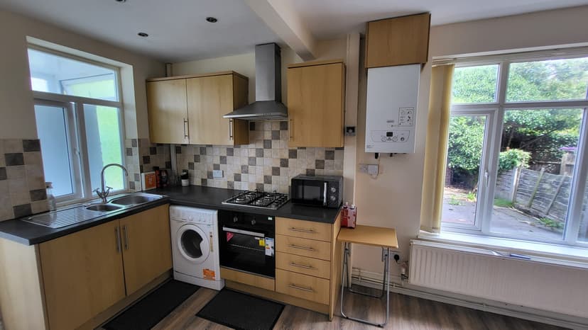 Parrswood Road - Image 4