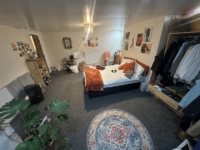 8 BEDROOM BIG PROPERTY  - Image 4