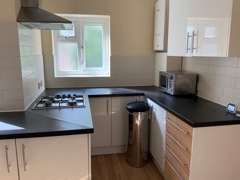 Leeshall crescent - Image 1