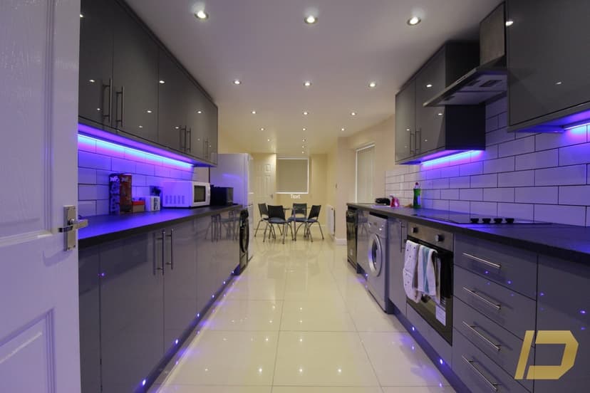 F2 - 181 HYDE PARK ROAD  - Image 3