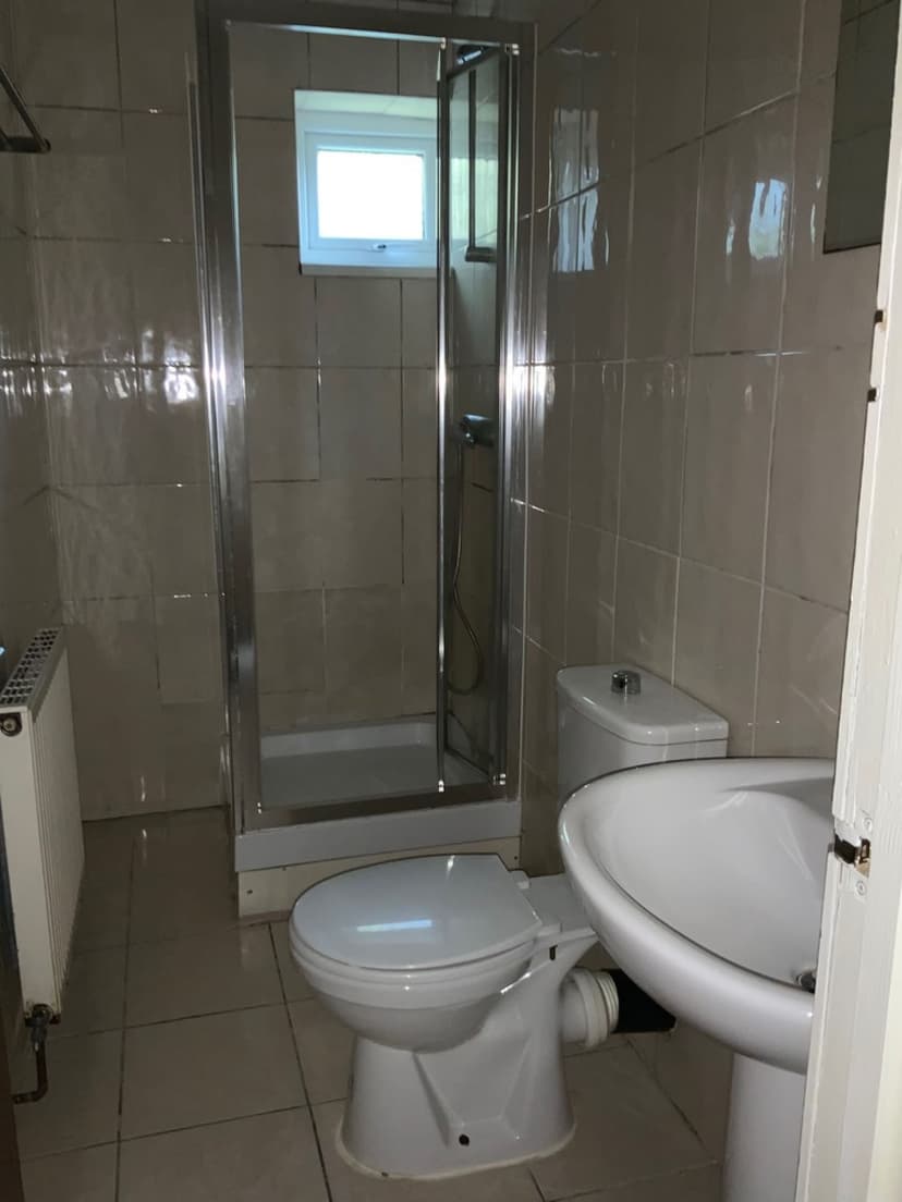 Edgeworth Drive - Image 7