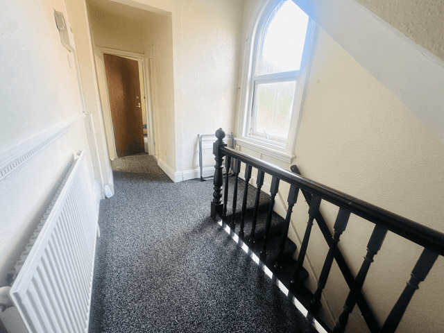 SUPERB 10 BED 2 KITCHENS 4 SHOWERS  - Image 4