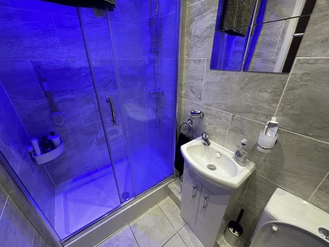 9 EN SUITES 9 BED STUNNER  - Image 11