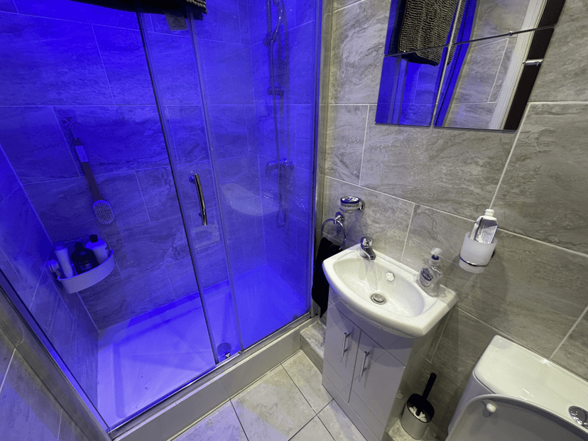 9 EN SUITES 9 BED STUNNER  - Image 11