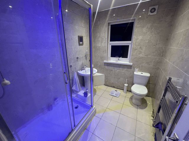 8 BEDROOM BIG PROPERTY  - Image 2