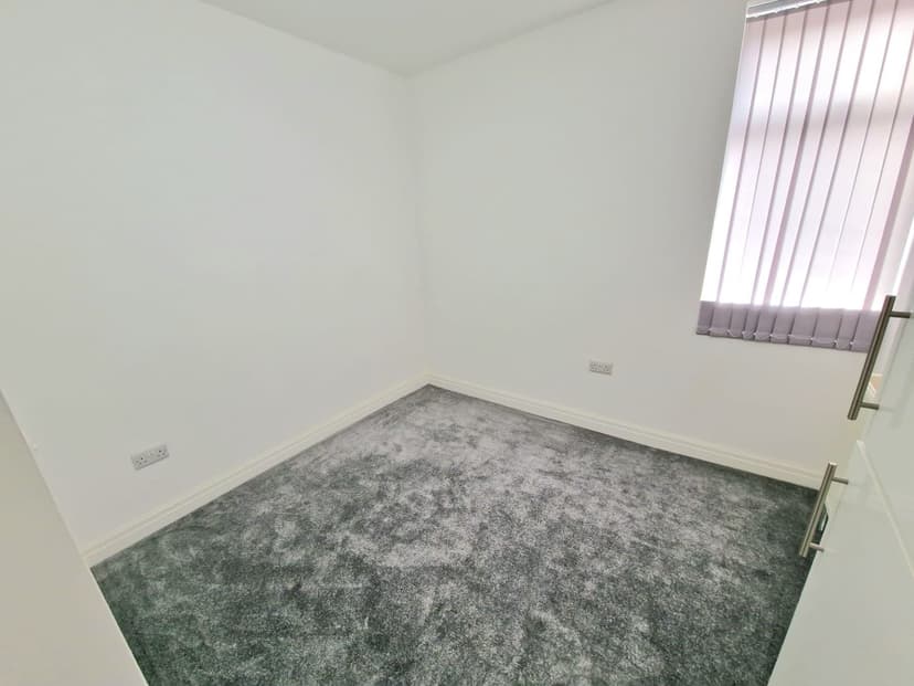 Slade Lane - Image 7