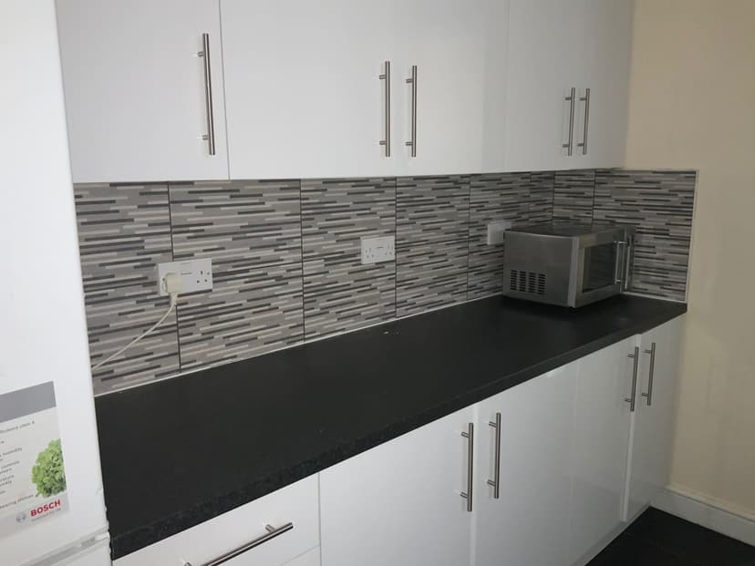 Beverly Road - Image 1