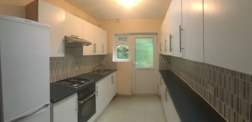 Clifton Avenue - Image 9