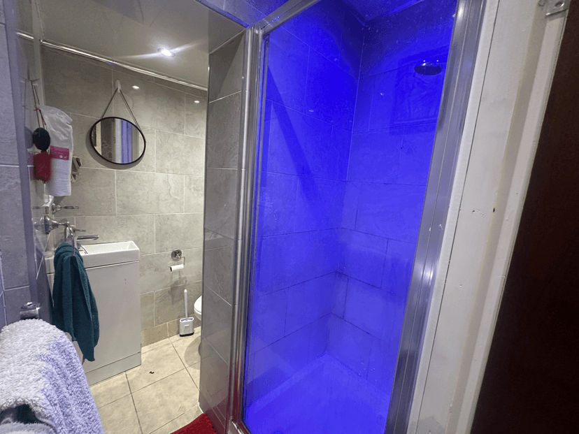 9 EN SUITES 9 BED STUNNER  - Image 7