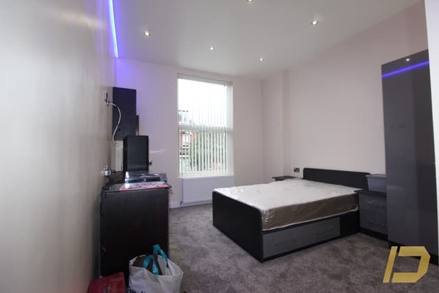 F2 - 181 HYDE PARK ROAD 