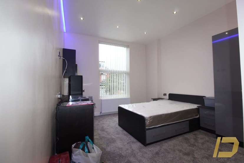 F2 - 181 HYDE PARK ROAD 