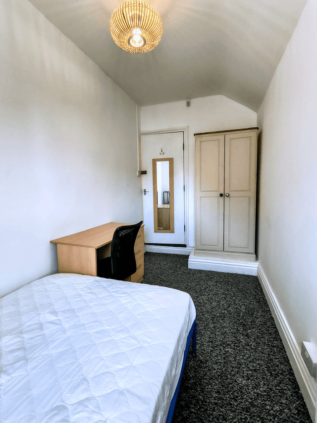 1 bedroom available in HMO in Selly Oak - Image 9
