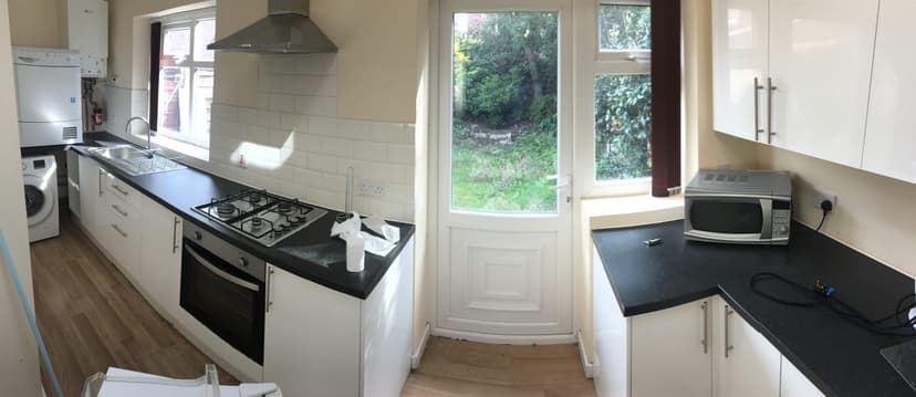 Leeshall Crescent - Image 1