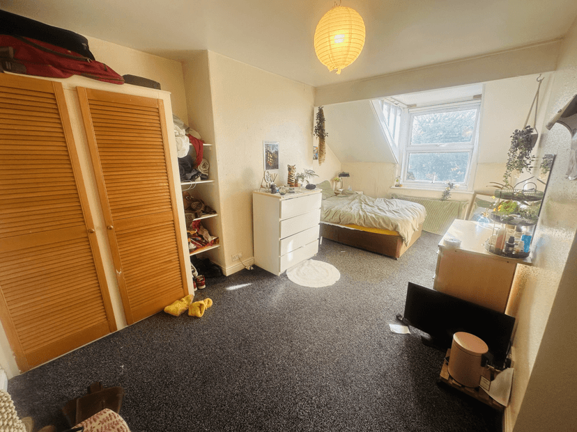 SUPERB 10 BED 2 KITCHENS 4 SHOWERS  - Image 11