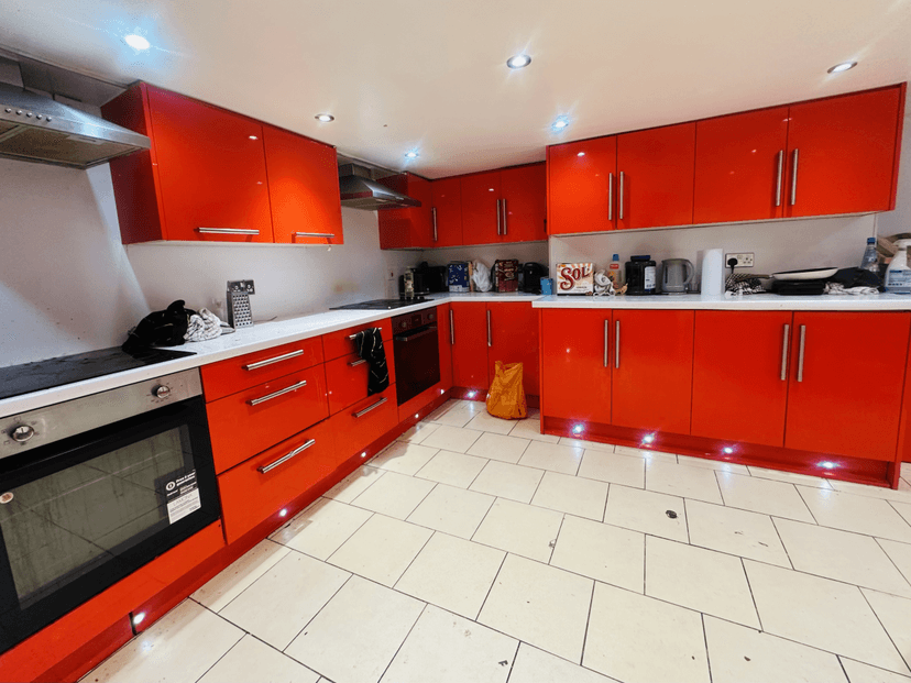 236 Kirkstall Lane, Leeds - Image 11