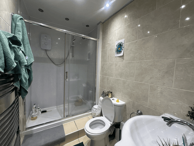 9 EN SUITES 9 BED STUNNER  - Image 9