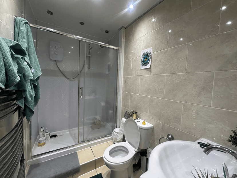 9 EN SUITES 9 BED STUNNER  - Image 9