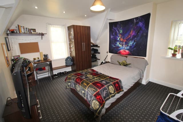 236 Kirkstall Lane, Leeds - Image 9