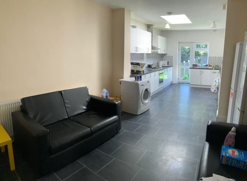 egerton road - Image 2